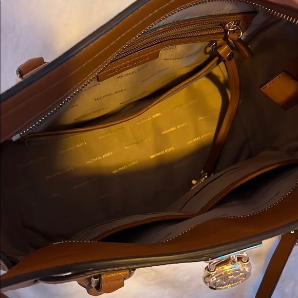 Michael Kors Hamilton Bag - Picture 2 of 4